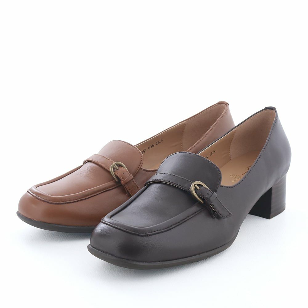 シボ感のない、きめ細やかな牛革を使用。足元が品よくまとまります