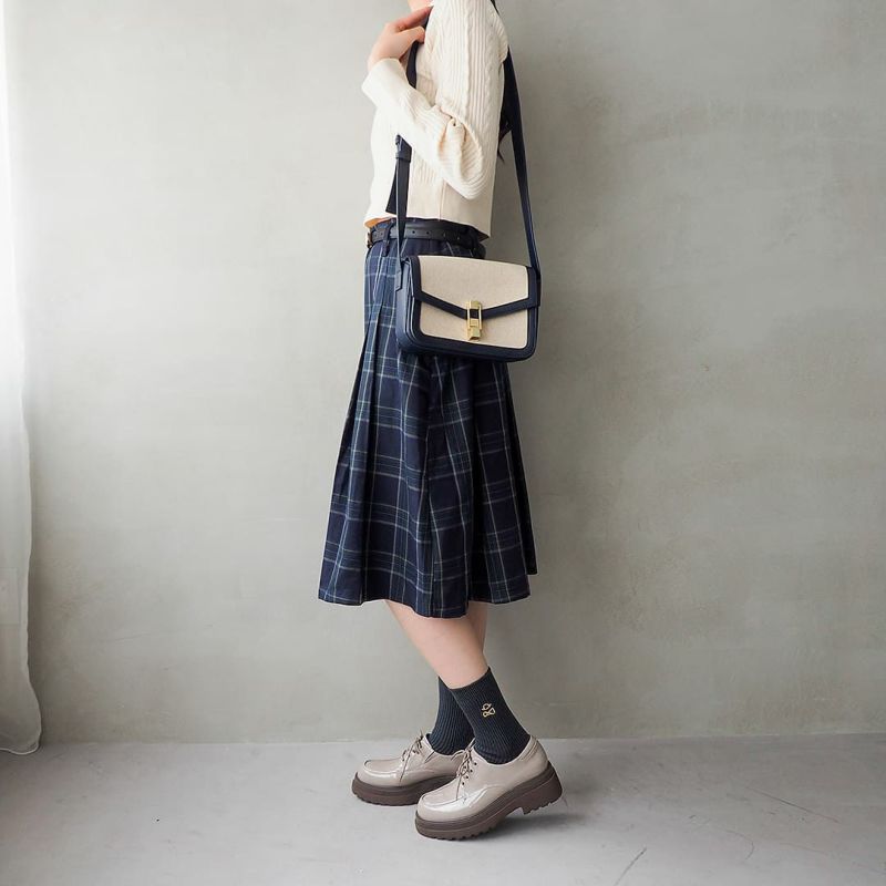 ライトグレージュ