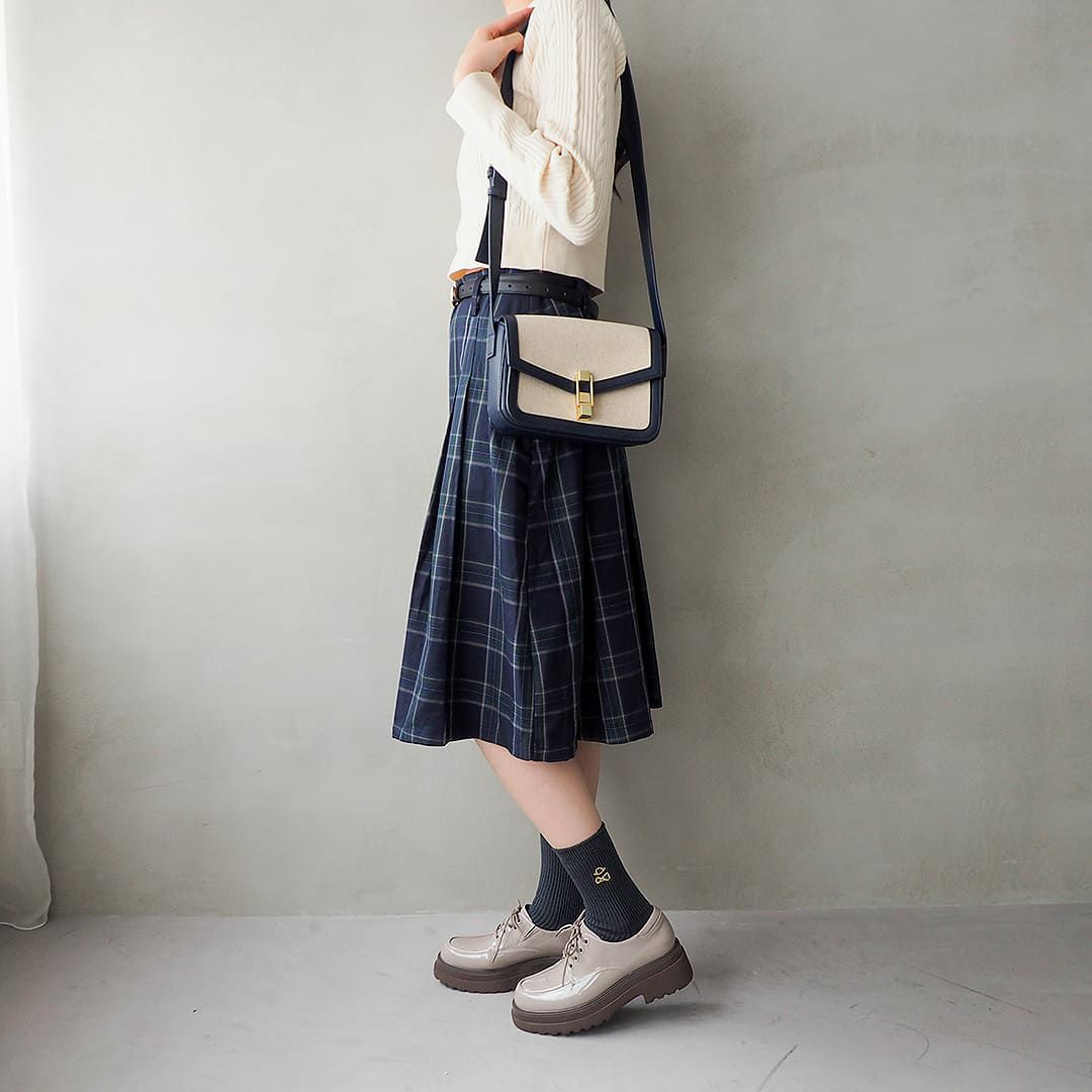 ライトグレージュ