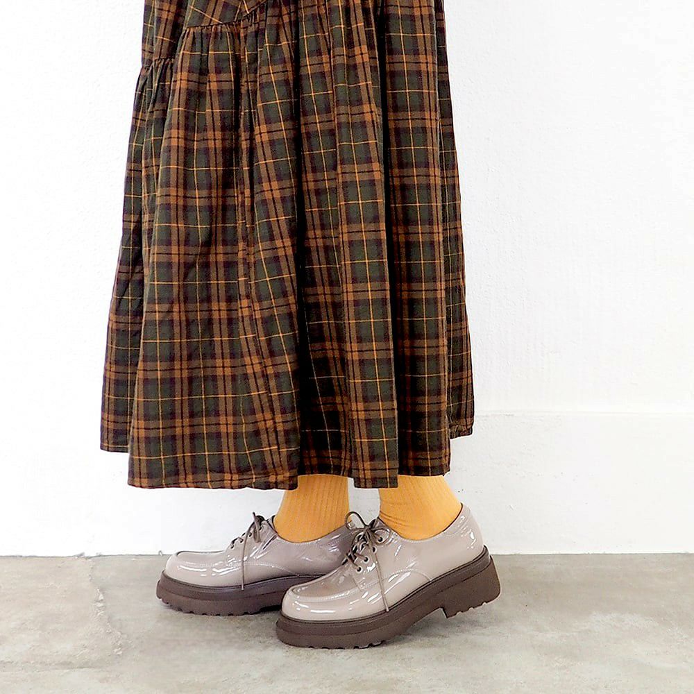 ライトグレージュ