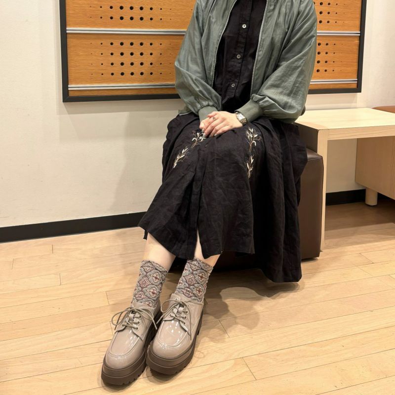 ライトグレージュ