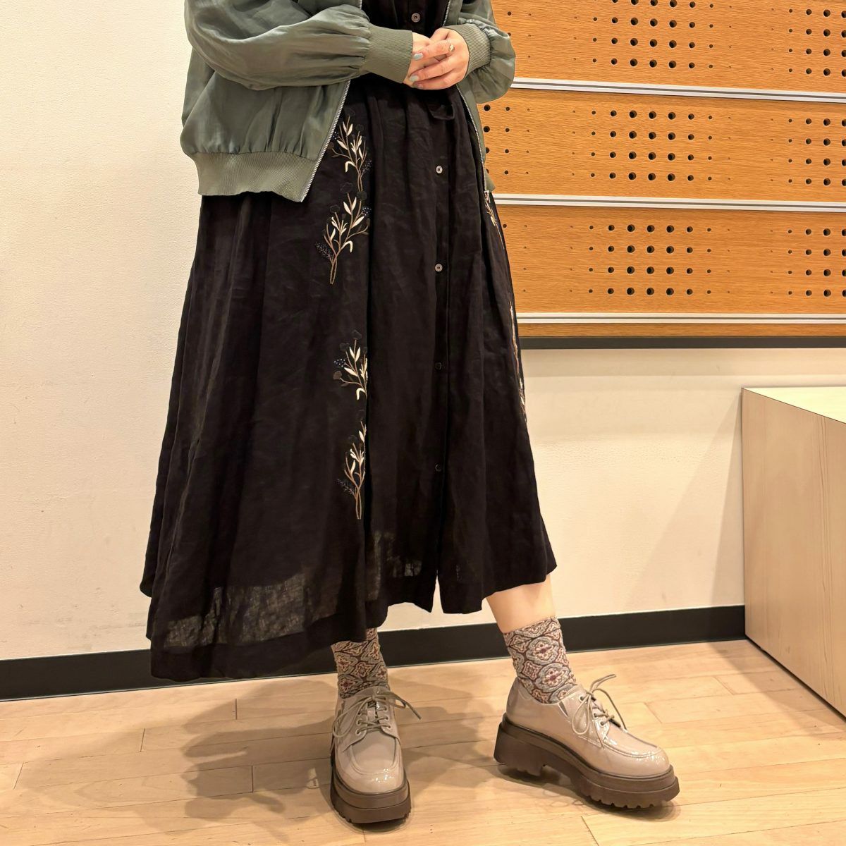 ライトグレージュ