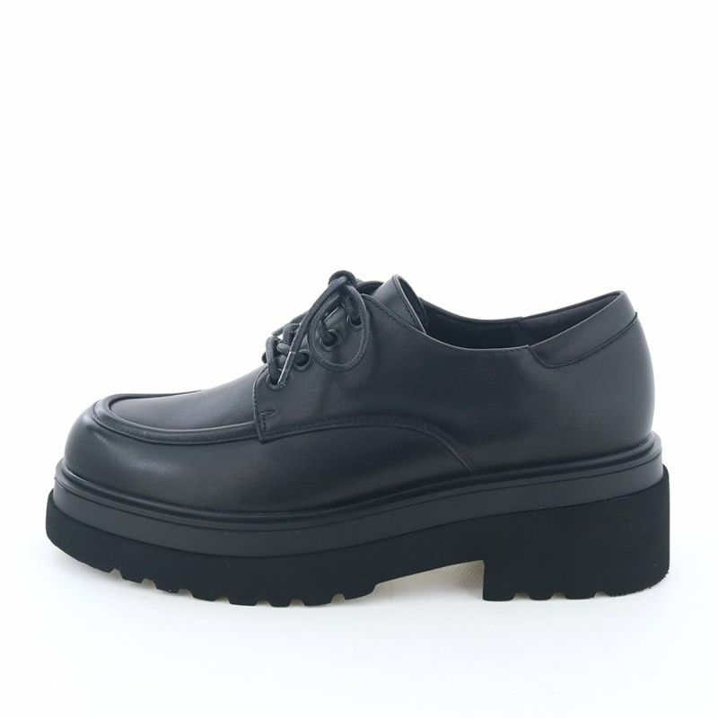 クラシックデザイン×ボリュームソールが今の気分