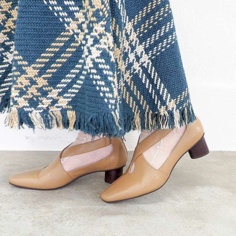 ライトブラウン