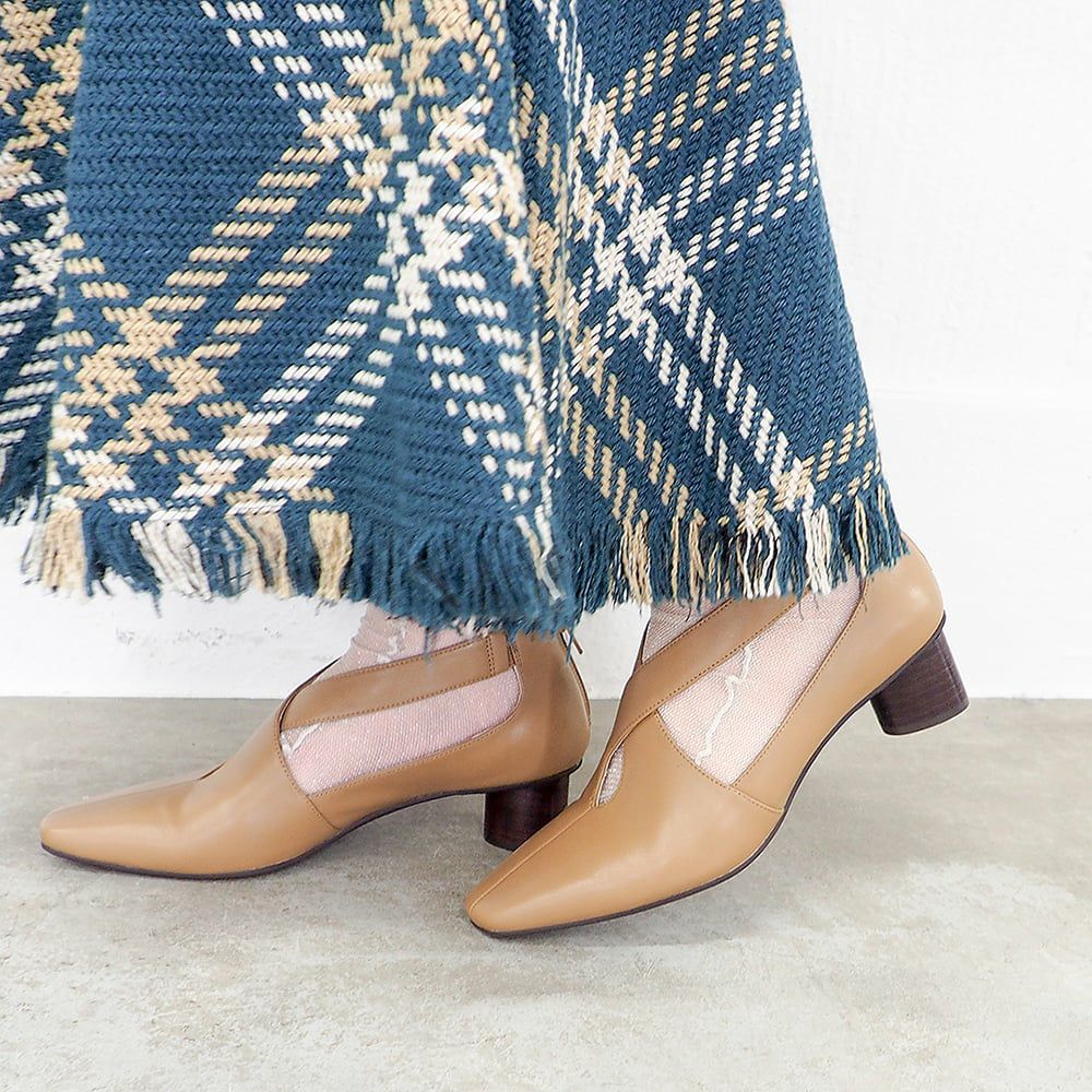 ライトブラウン