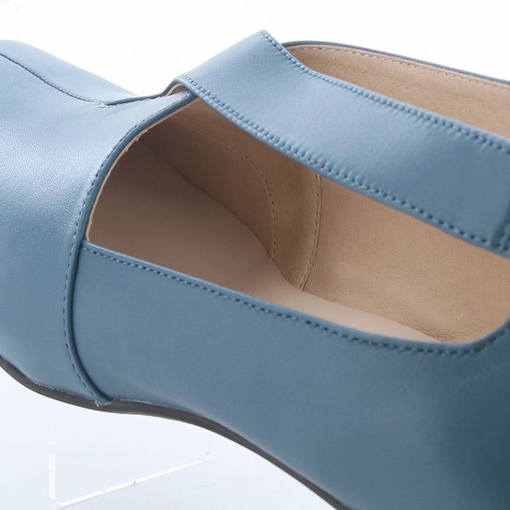 つま先裏にはスポンジ生地を使用。指先を締め付けない