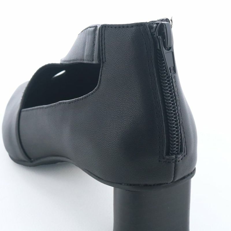 バックファスナーで着脱がスムーズ