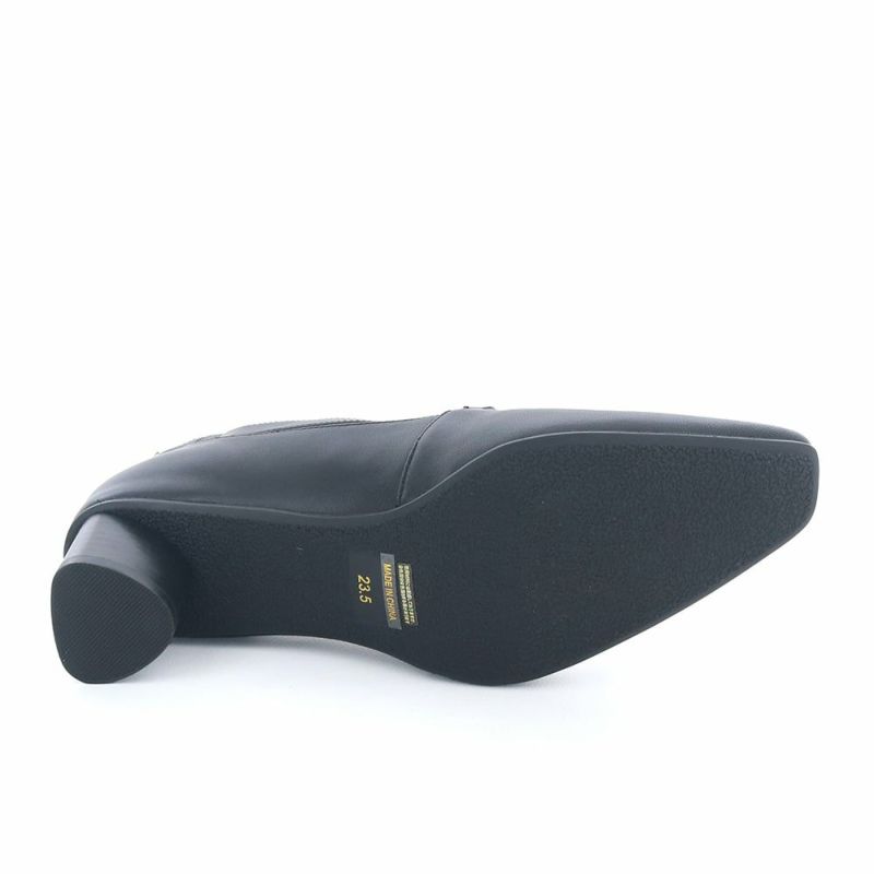 きれい見えと履きやすさを兼ね備えた一足です