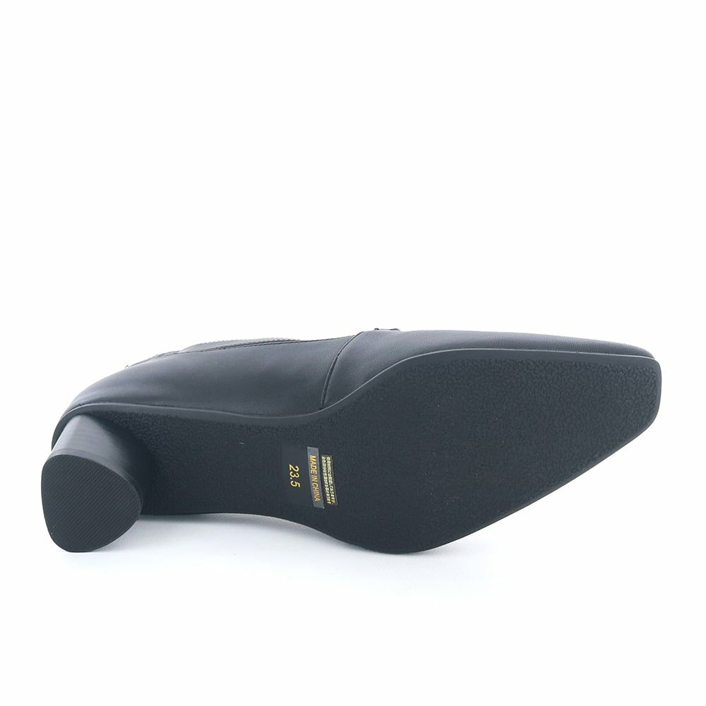 きれい見えと履きやすさを兼ね備えた一足です