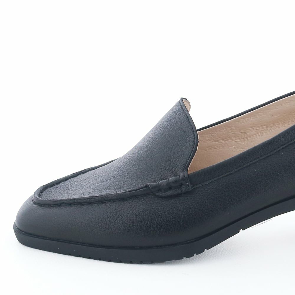 オリジナルのモールドソールで少し厚めのソールもポイント