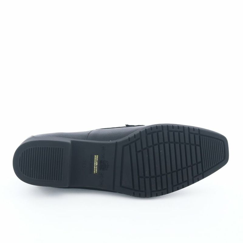 歩きやすさに定評のあるモールドソール。たくさん歩く日も安心です