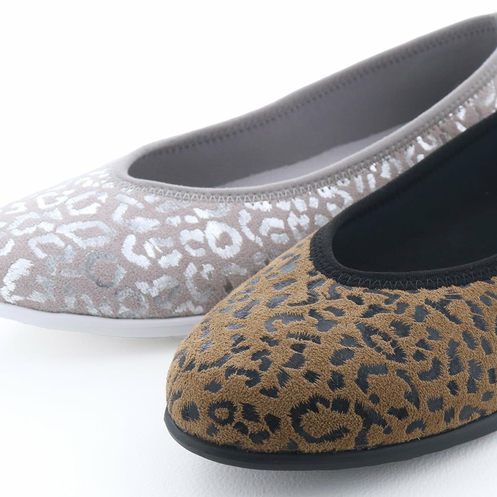 コーデのアクセントになるアニマルプリント（シルバーコンビ、レオパード）