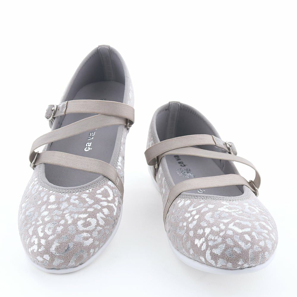 気負わずにサッと履ける。"いつも"履きたくなる1足です