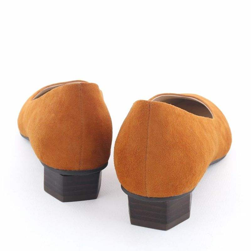 日常使いしやすいローヒールタイプで気負わずに履ける一足