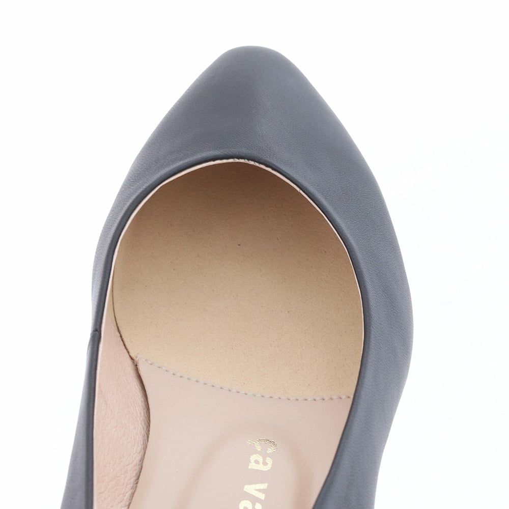 インソールは前部を起毛素材にすることで前滑りしにくくなっています