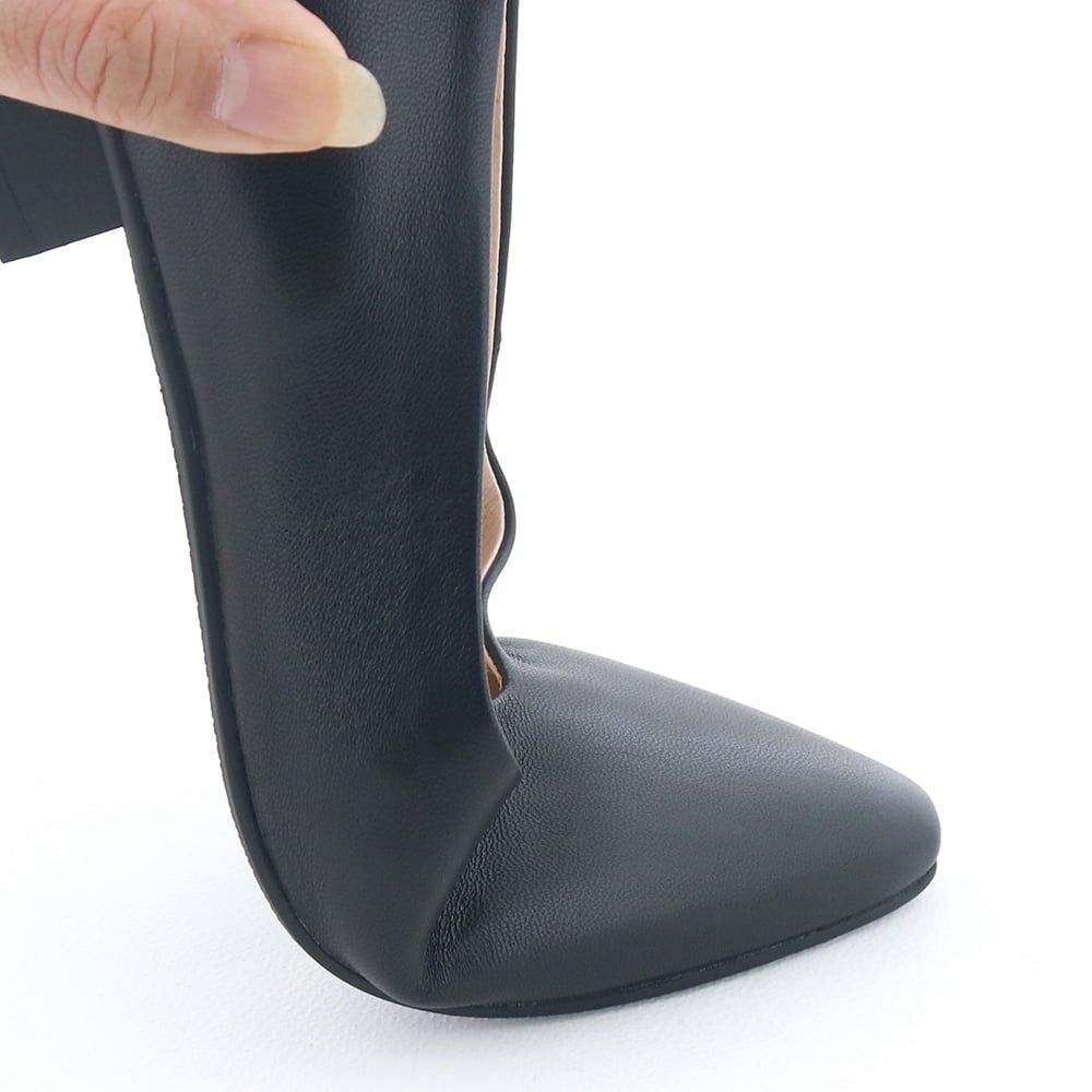 ソールの返りがよいのもポイント。歩行もスムーズです