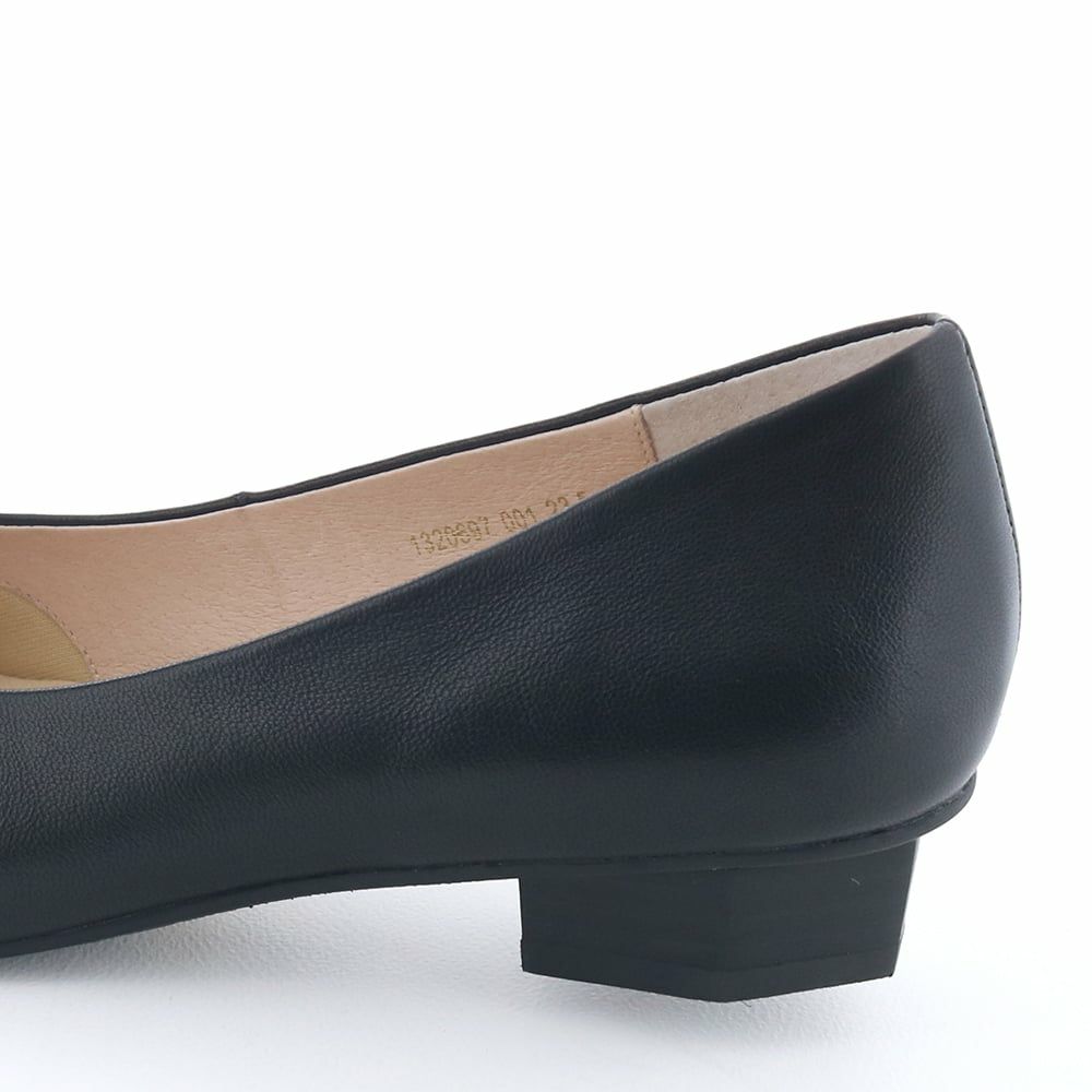 ヒールの高さ：約2.5cm