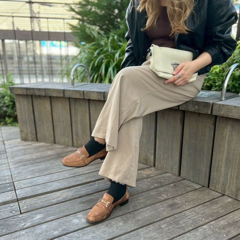 スタッフ着用：ブラウン