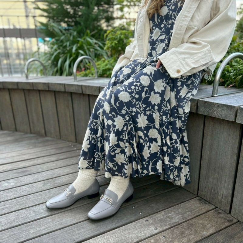 スタッフ着用：ライトグレー