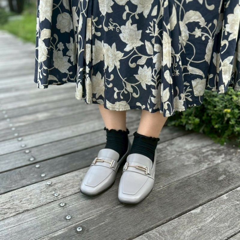 スタッフ着用：ライトグレー