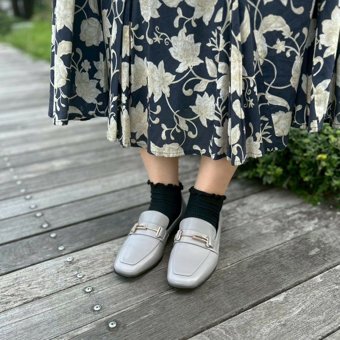 スタッフ着用：ライトグレー