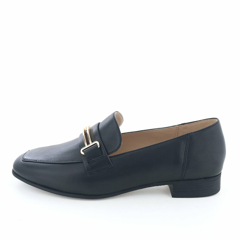 履き心地の良さがポイントのベーシックなビットローファー