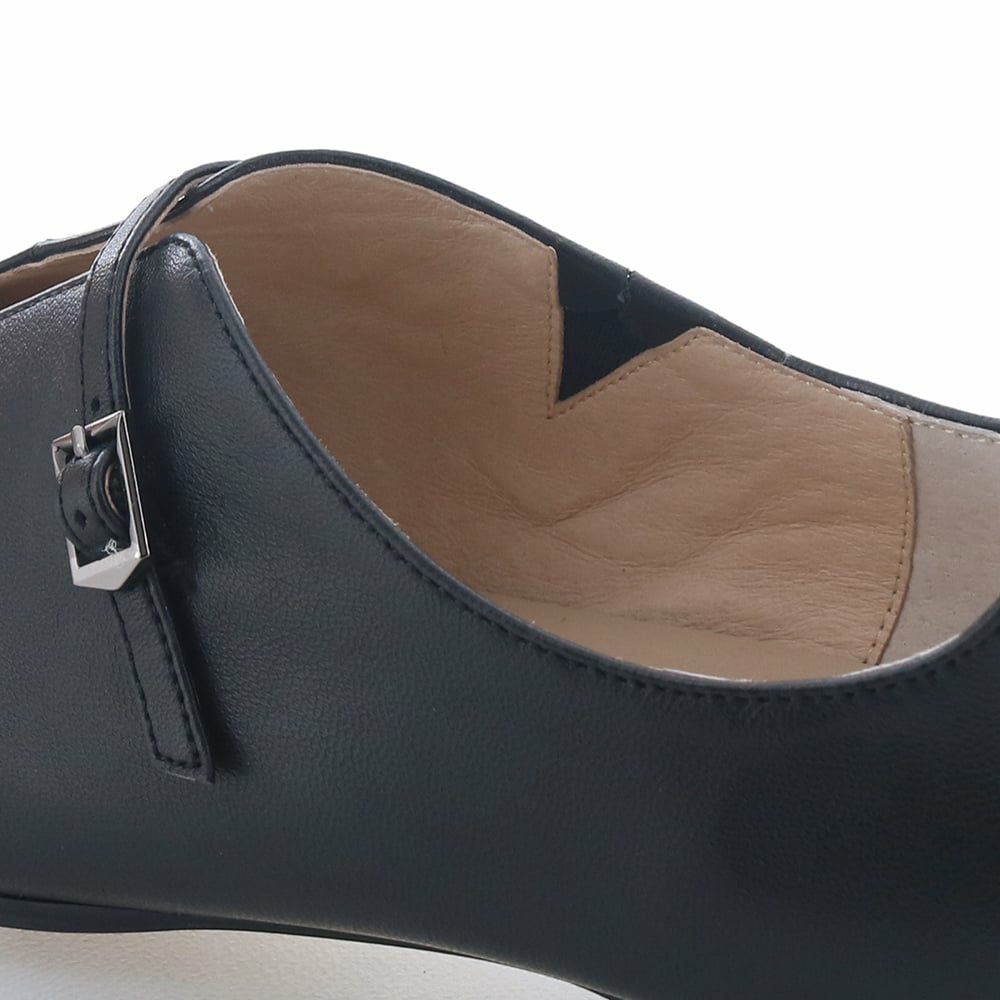 履き口内側にあしらわれたゴムが着脱をサポート