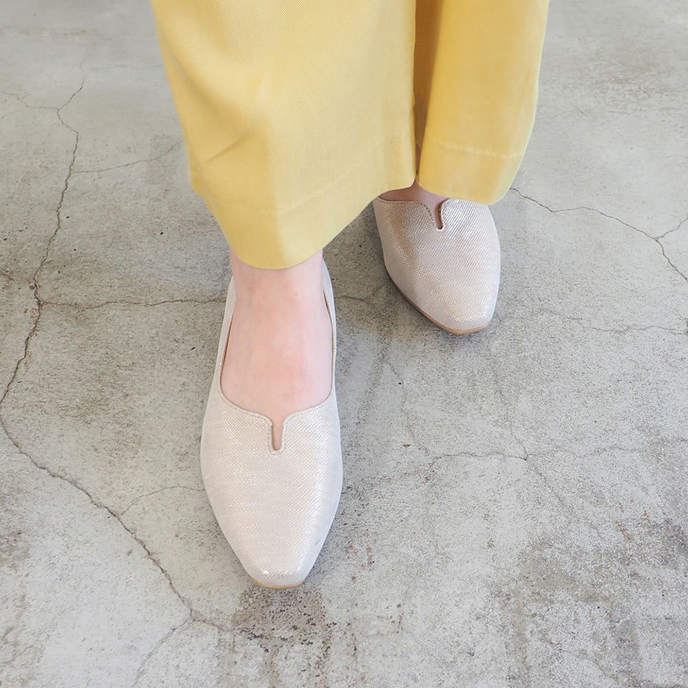 cavacava サヴァサヴァ ホワイト フラットシューズ 中古品 cavacava サヴァサヴァ ホワイト フラットシューズ 中古品 cava cava