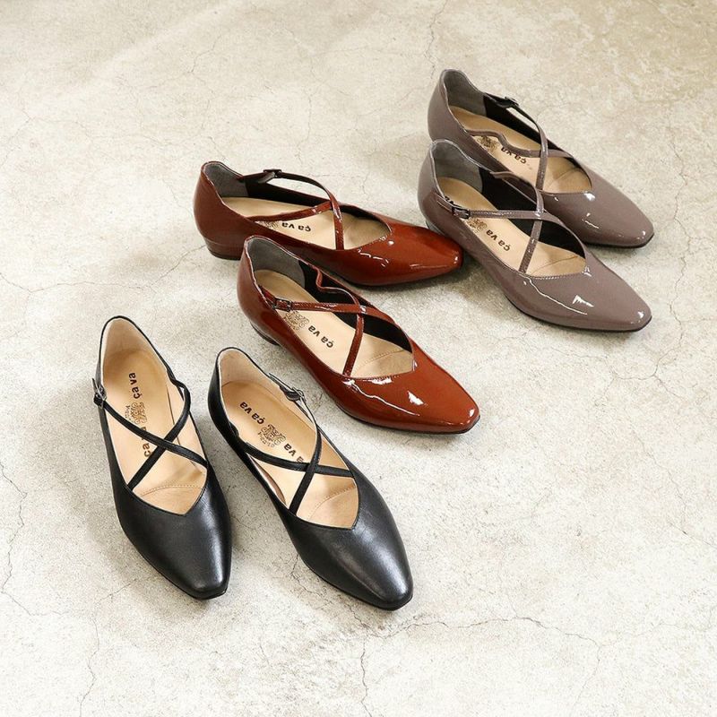 クロスストラップパンプス