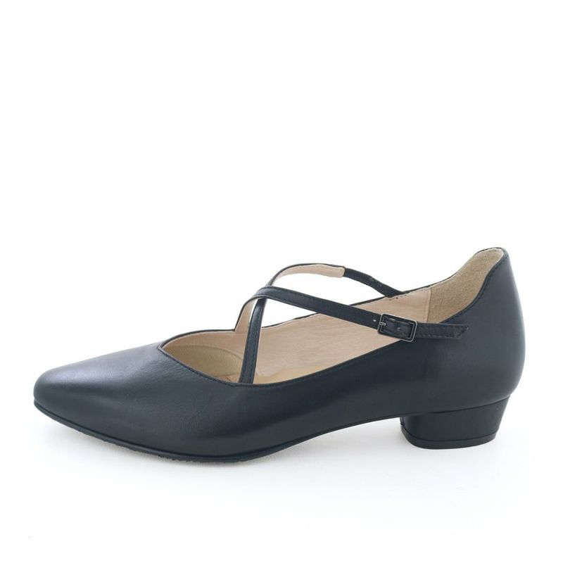 華奢なストラップがポイントのローヒールパンプス