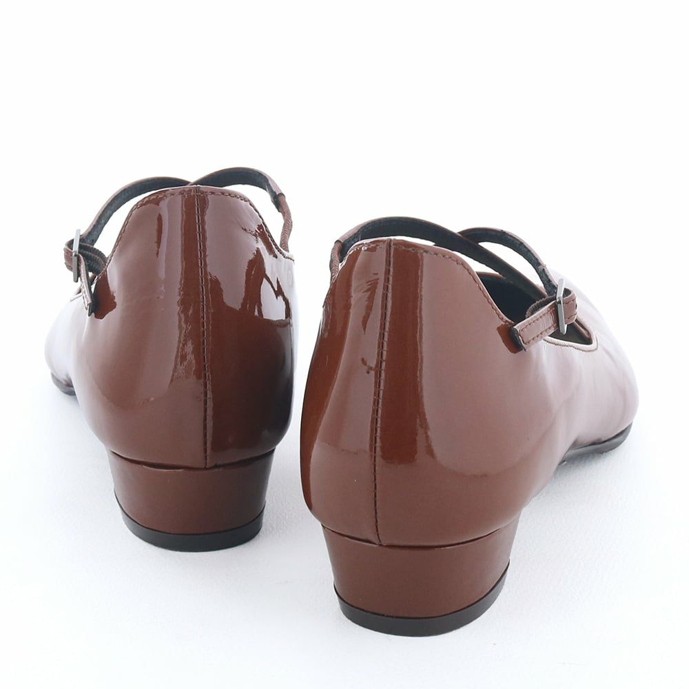 低めのヒールで気負わない。日常使いしやすいデザインです