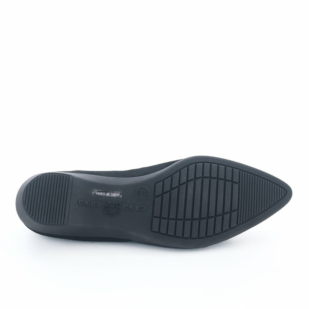 ブランドオリジナルのモールドソールを採用