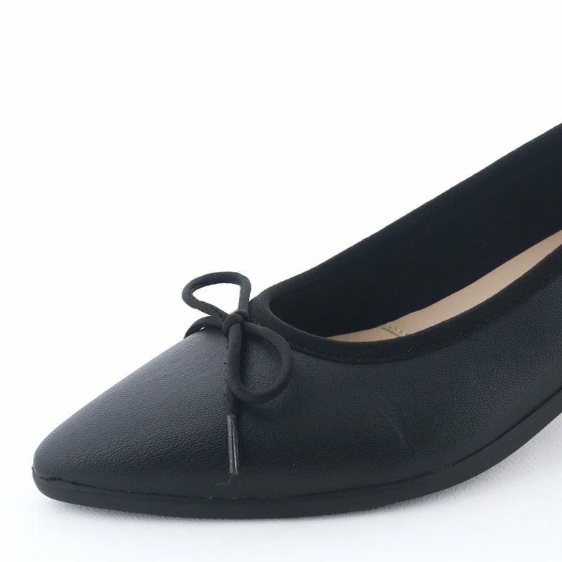 やや深めの足入れで脱げにくいのも嬉しい