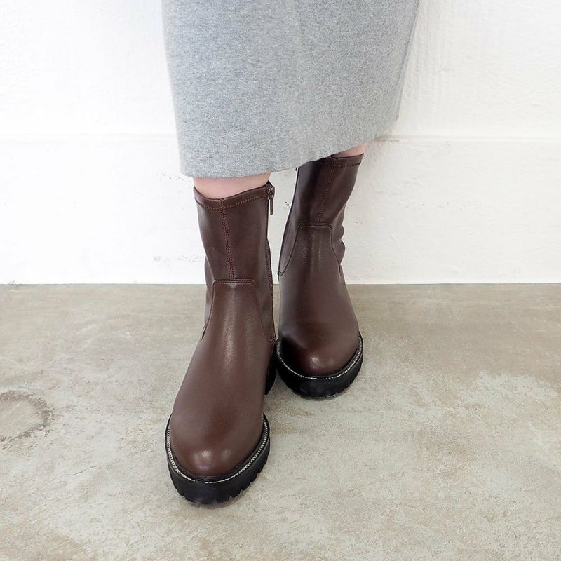 ダークブラウン