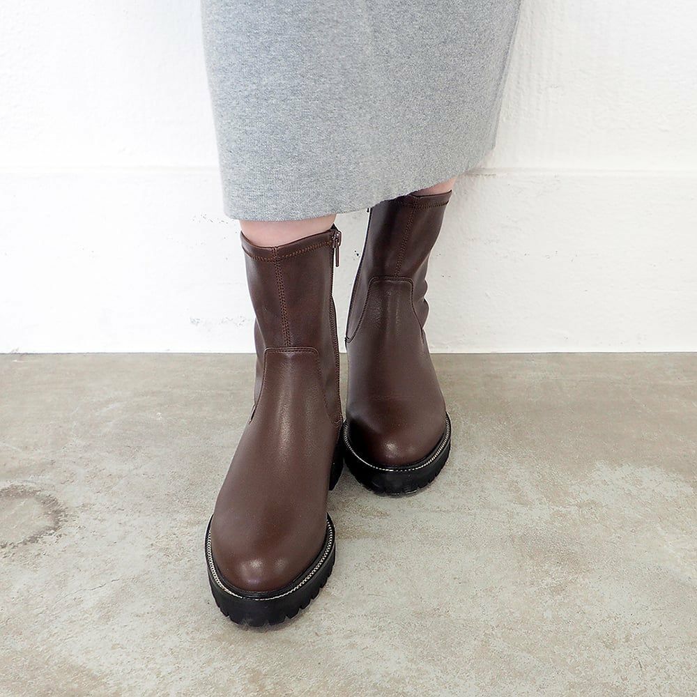 ダークブラウン