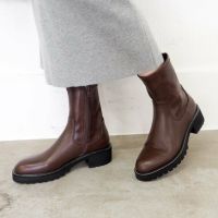 ダークブラウン