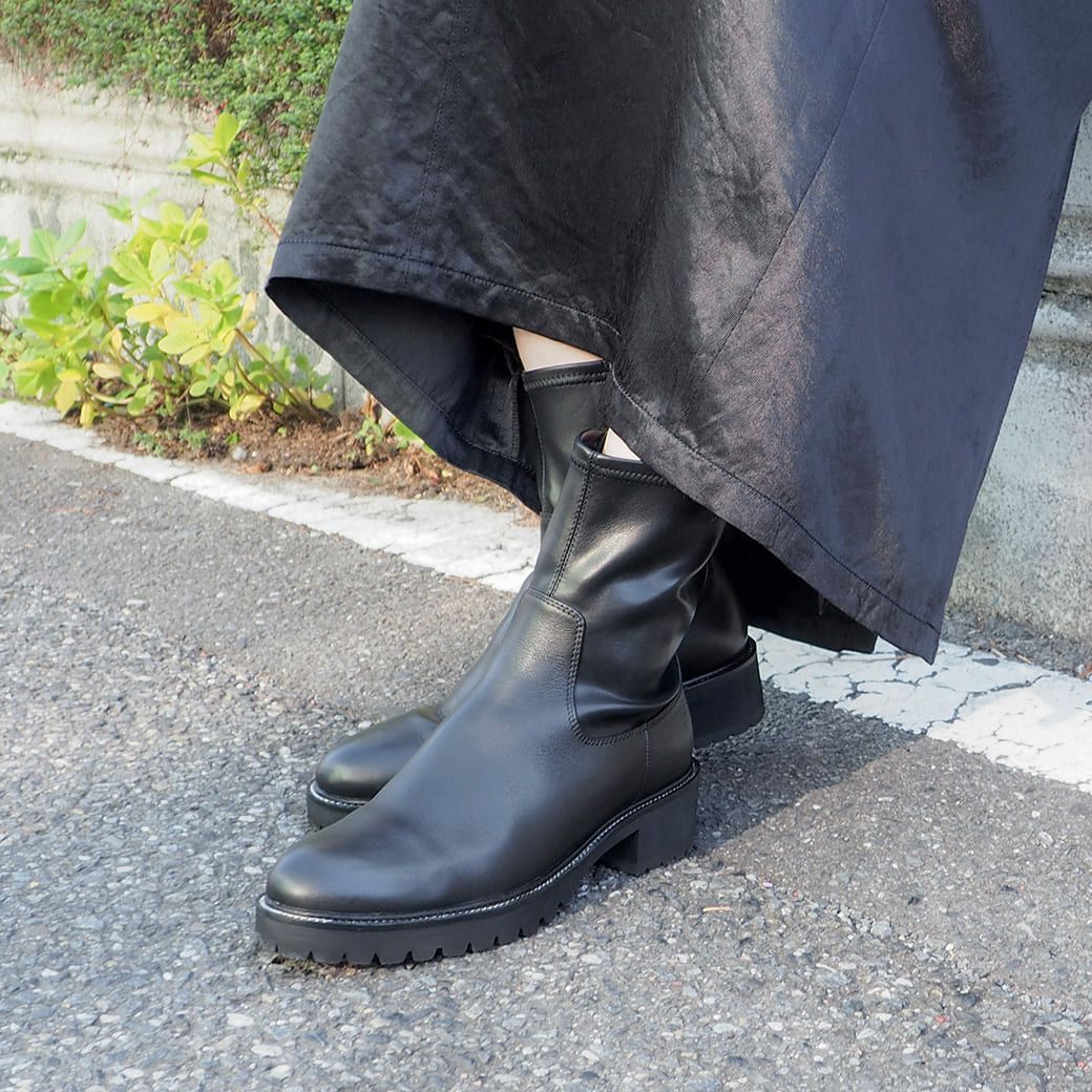 ブラック