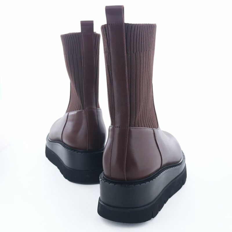 足あたりの良いニットと軽量ソールで疲れないブーツとしてもおすすめ