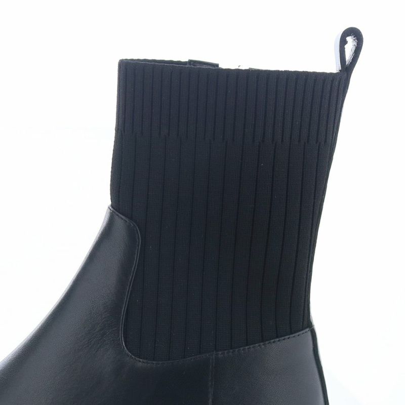 やわらかなニット筒で足を動かしやすいのもポイント