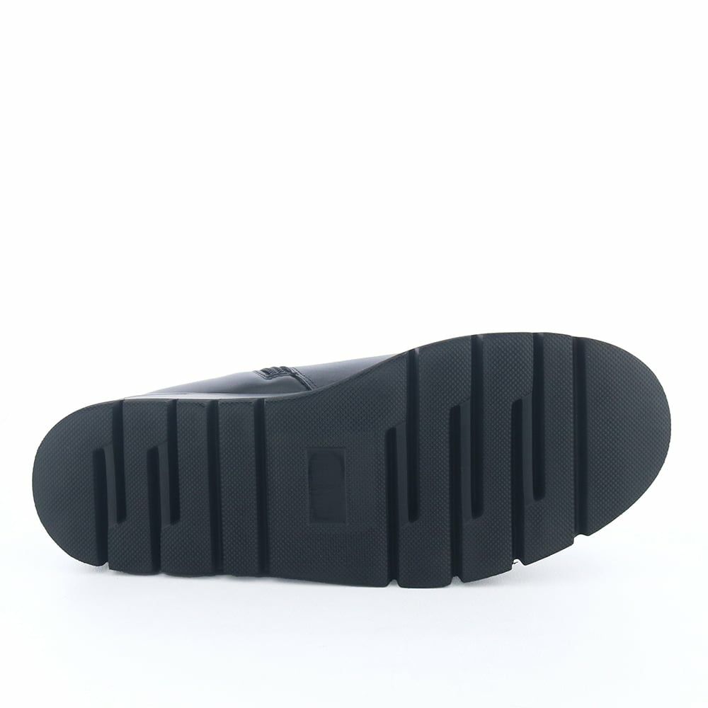 ソール全体に厚みがあり傾斜は〇cmほど