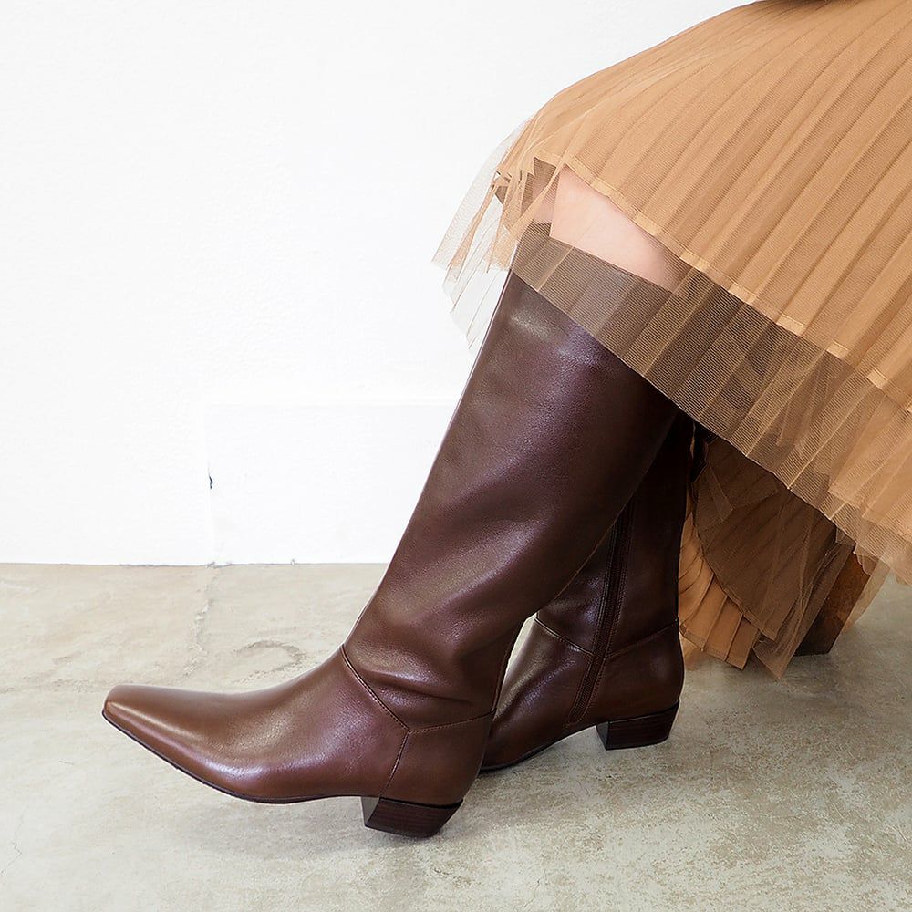 ダークブラウン