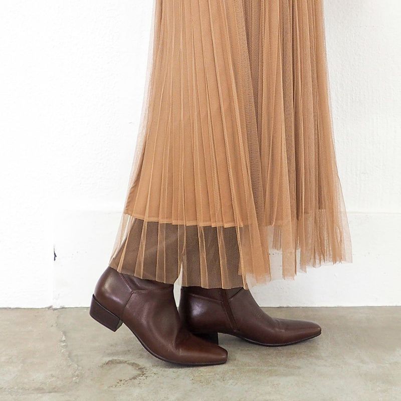 ダークブラウン