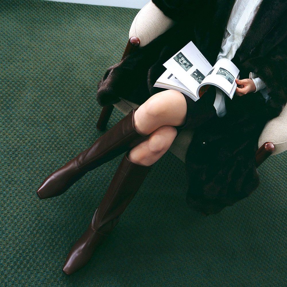 ダークブラウン