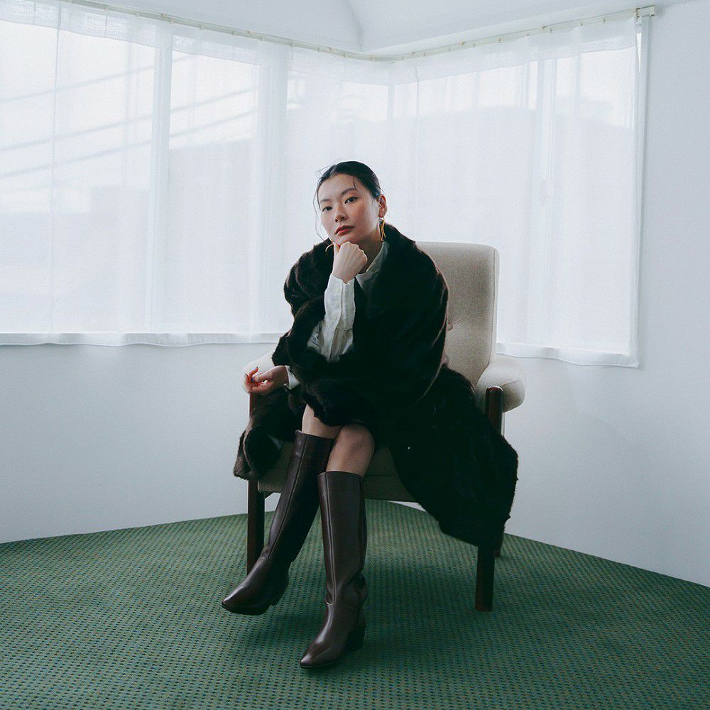 ダークブラウン