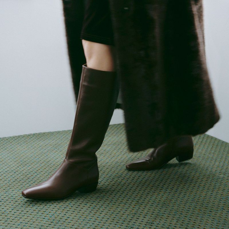 ダークブラウン