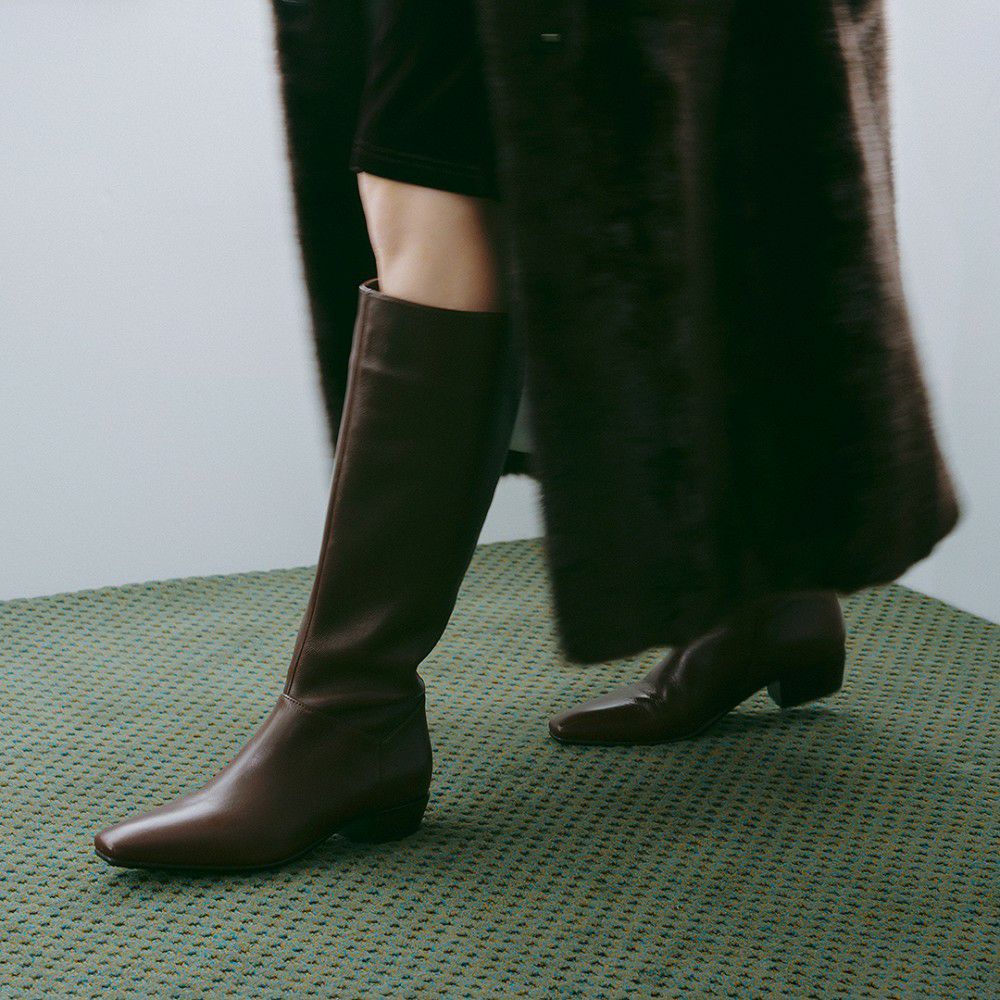 ダークブラウン