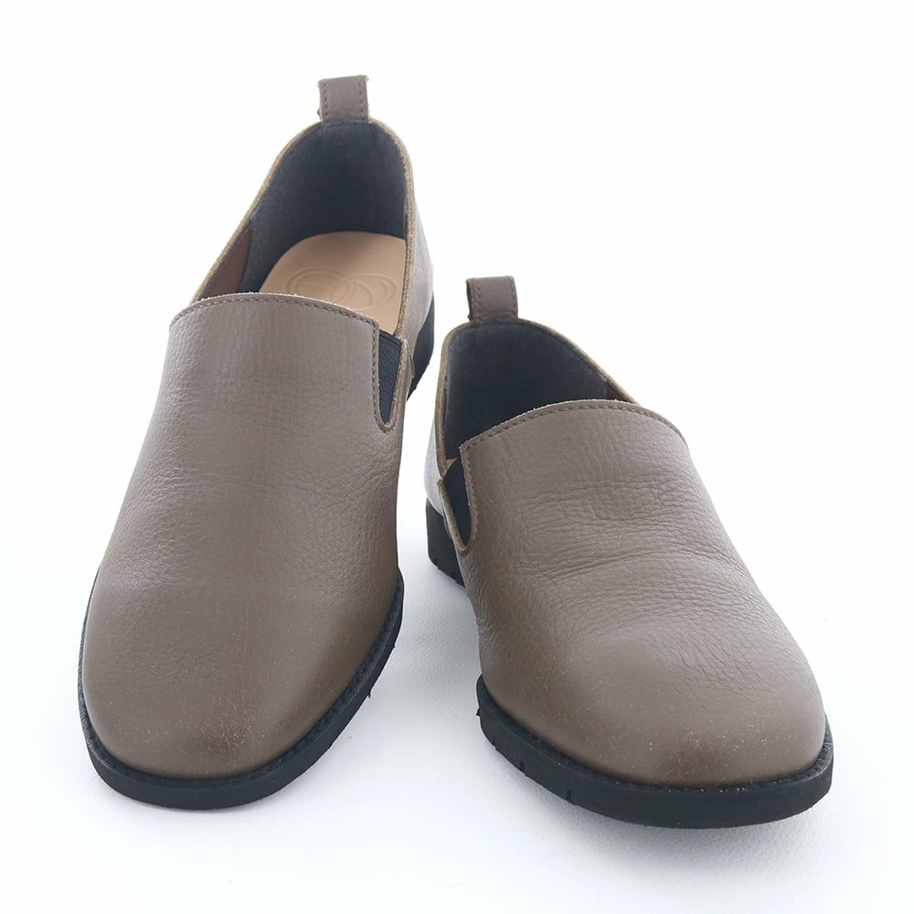 秋の装いにぴったりな深めのバランス。ソックスコーデも楽しめます