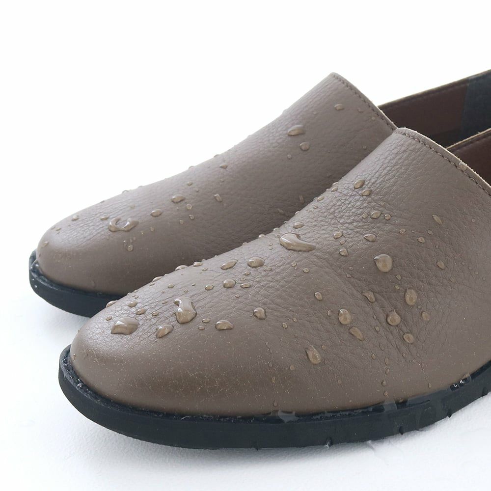 天候を気にせず履ける防水仕様