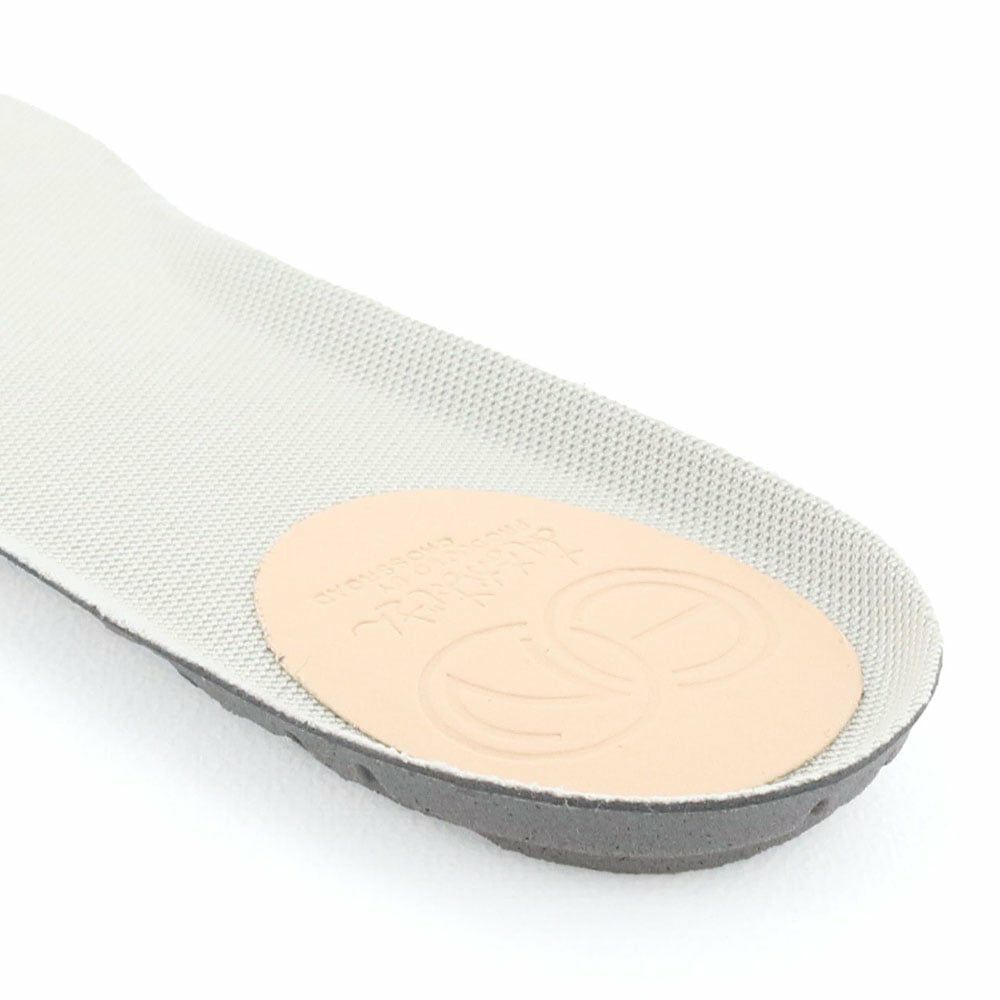 カップ状でかかとをしっかりホールドします