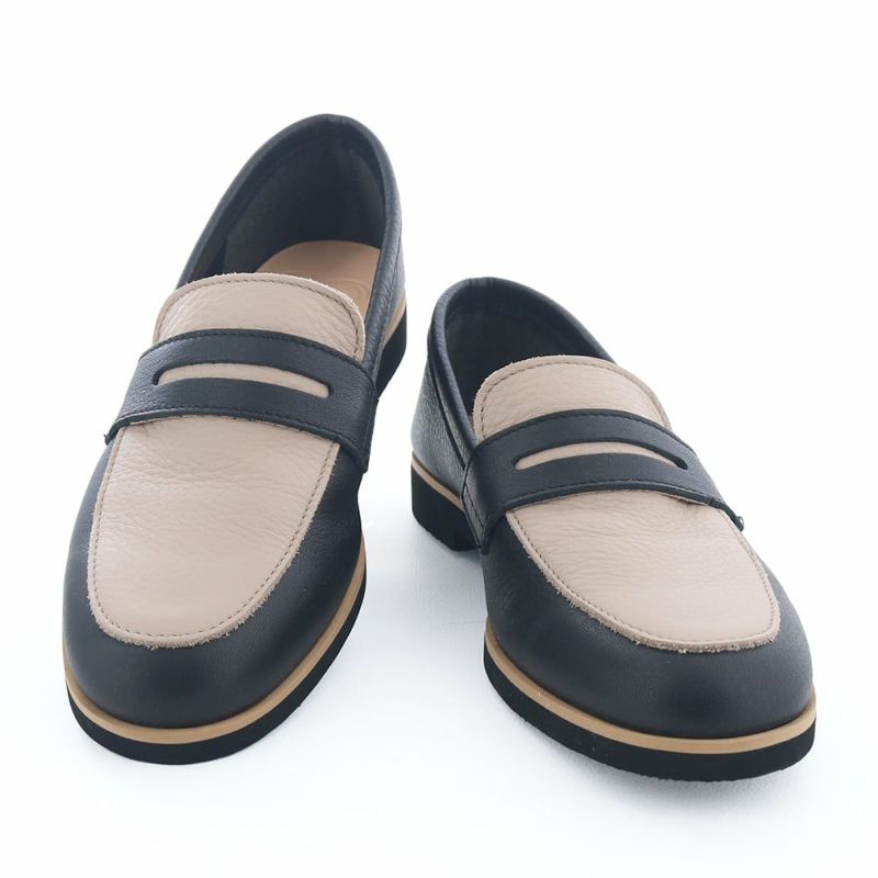 少し厚めのソールが嬉しい、ストレスフリーな一足です